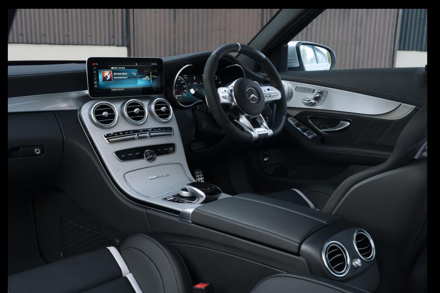 Интерьер Mercedes-AMG C63 S (W205) 2018 года  (UK) (фото 2 из 40)